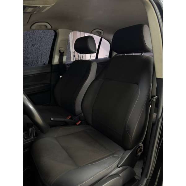 VOLKSWAGEN Polo Sedan 1.6 4P FLEX