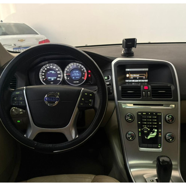 VOLVO XC60 2.0 4P DYNAMIC T5 TURBO AUTOMÁTICO