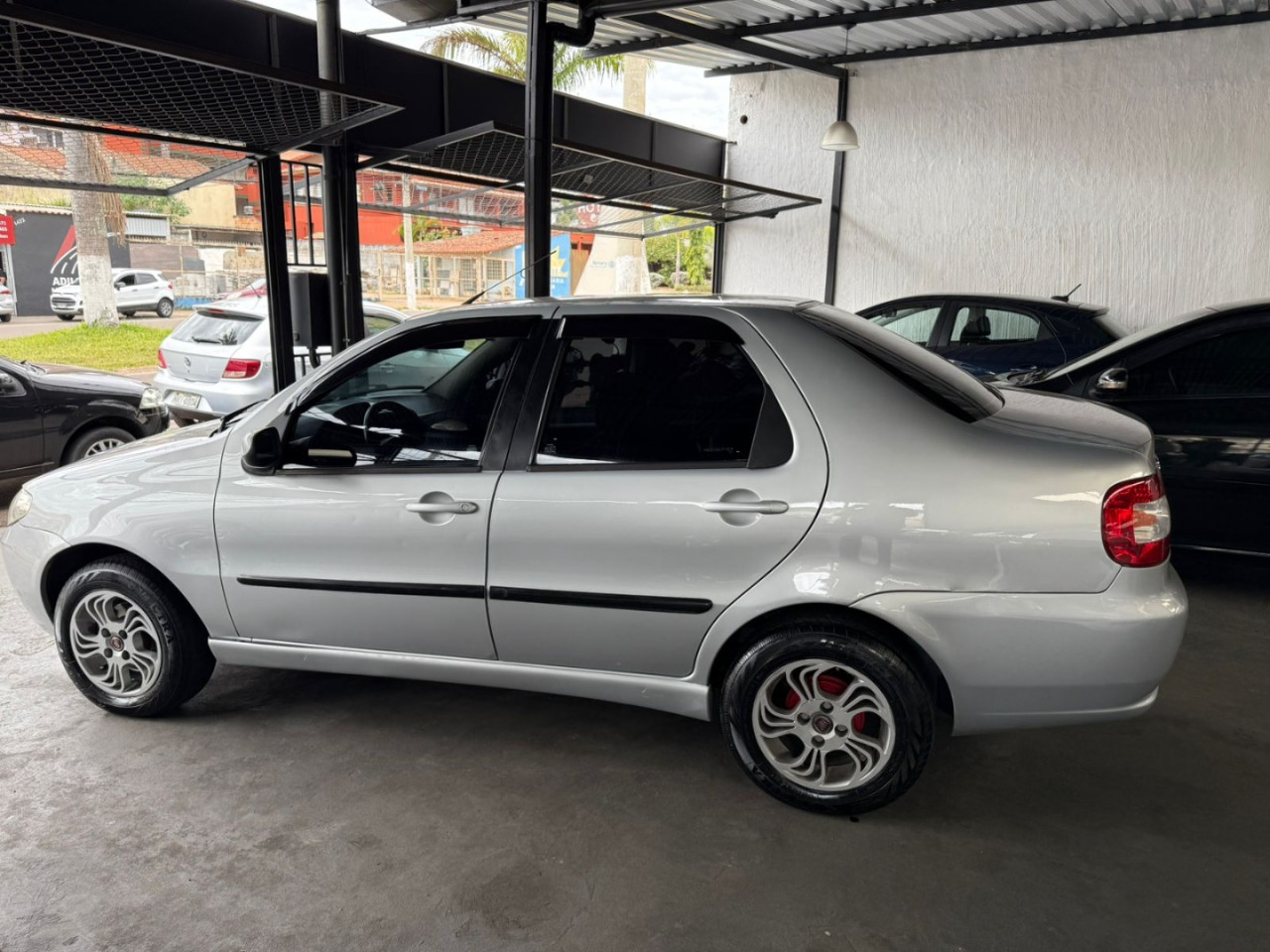 Siena 1.8 4P HLX FLEX