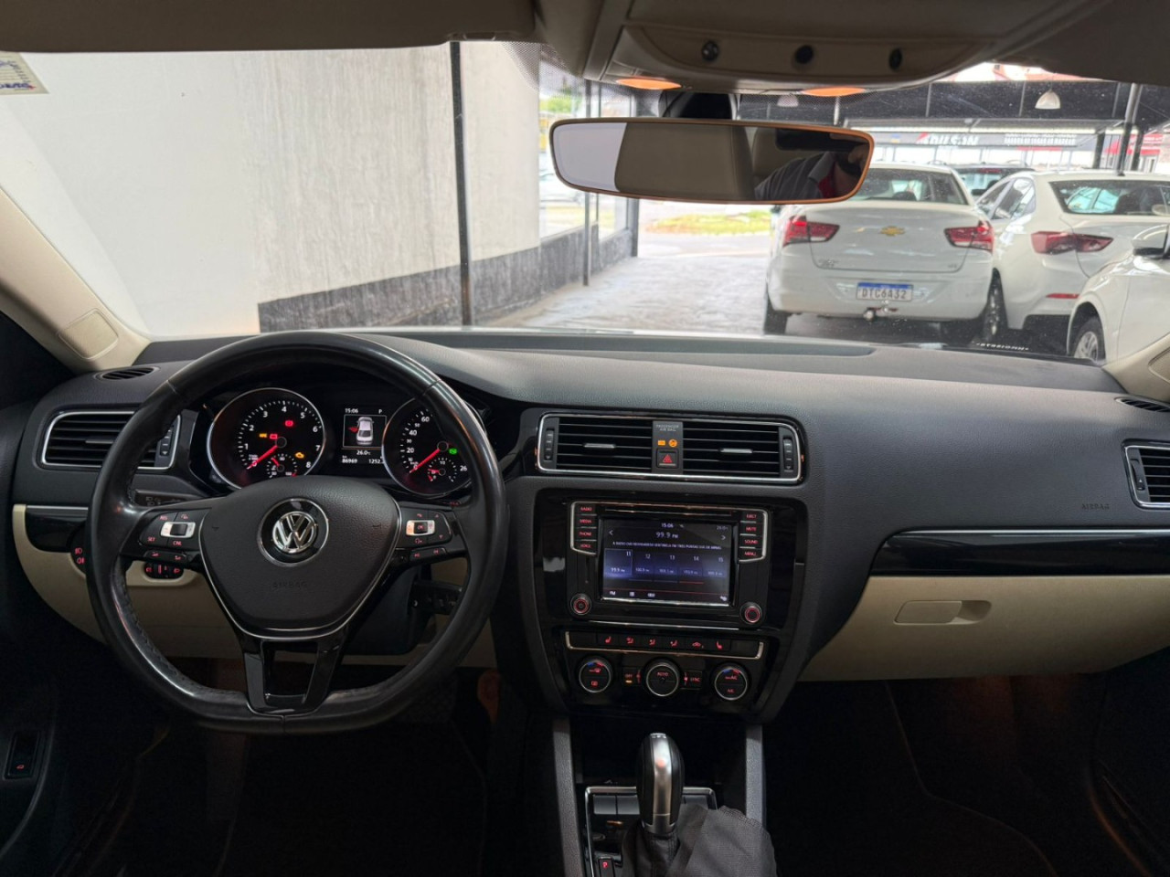 VOLKSWAGEN Jetta 2.0 4P TSI HIGHLINE 211 CV AUTOMÁTICO