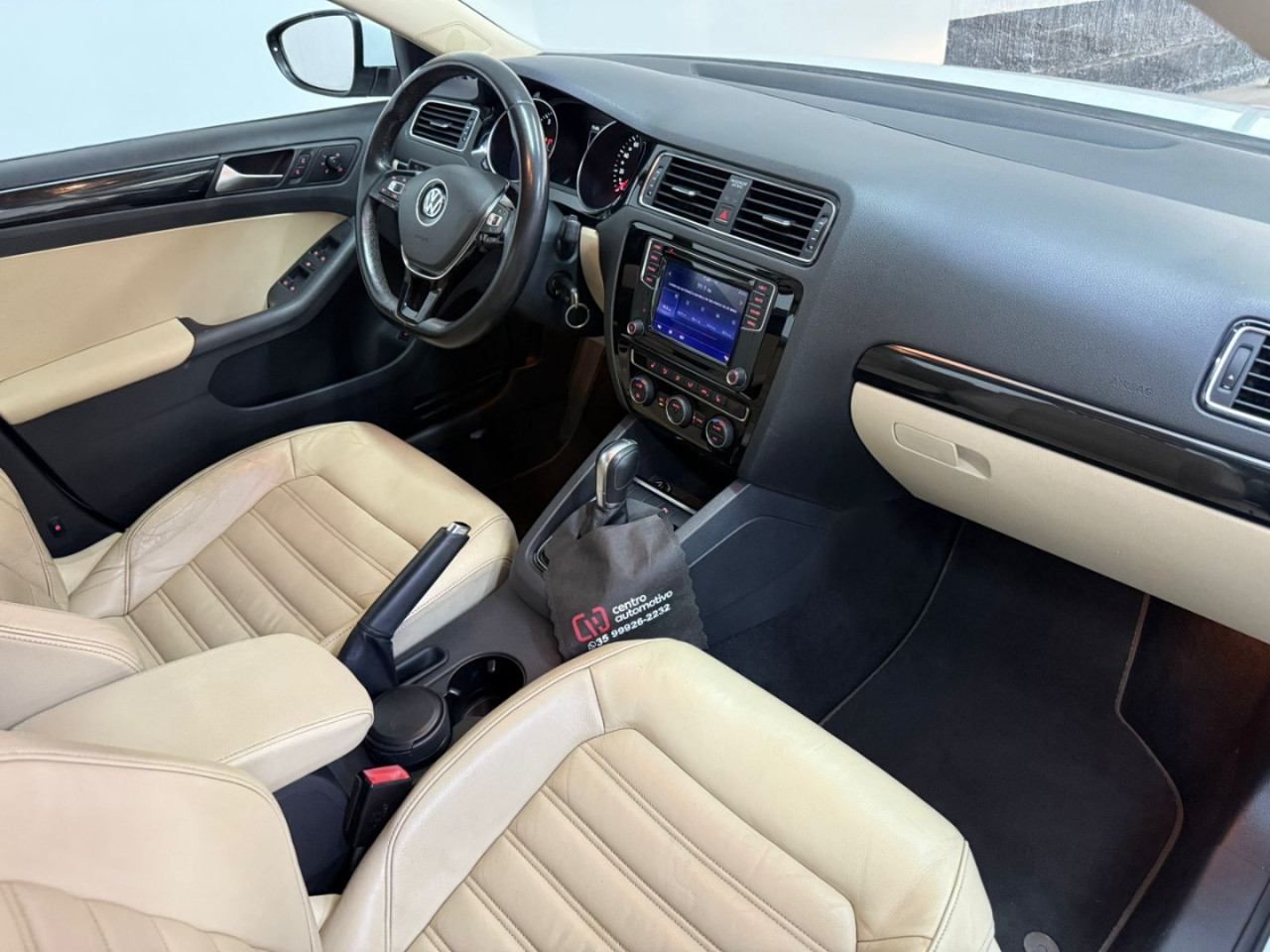 VOLKSWAGEN Jetta 2.0 4P TSI HIGHLINE 211 CV AUTOMÁTICO