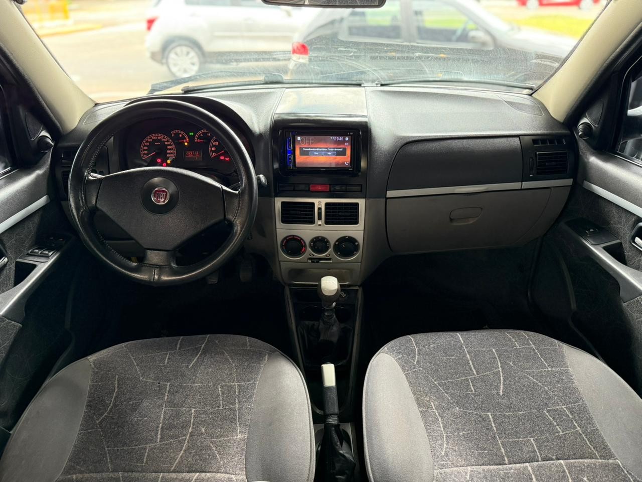 Siena 1.8 4P HLX FLEX