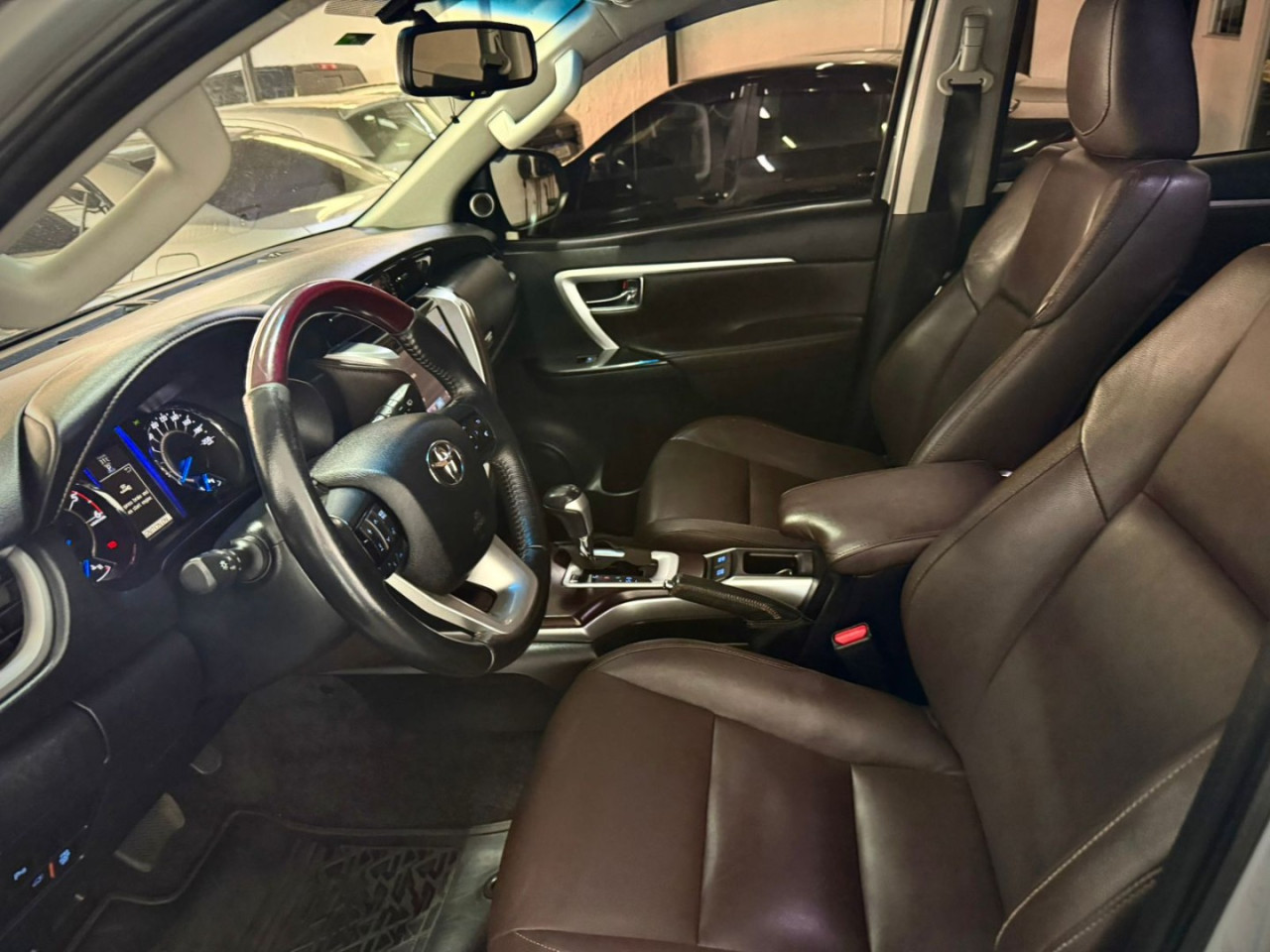 TOYOTA Hilux SW4 2.8 4P SRX 4X4 7 LUGARES TURBO DIESEL AUTOMÁTICO