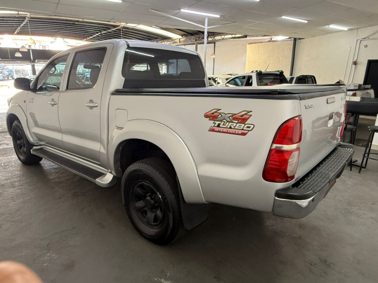 TOYOTA Hilux Caminhonete 3.0 4P SR 4X4 TURBO DIESEL CABINE DUPLA AUTOMÁTICO