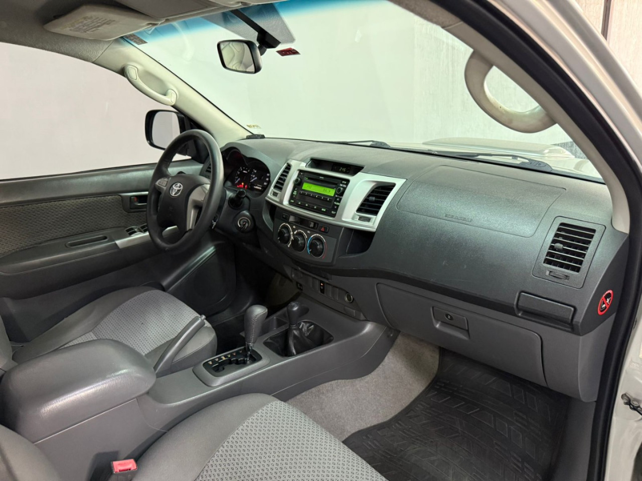 TOYOTA Hilux Caminhonete 3.0 4P SR 4X4 TURBO DIESEL CABINE DUPLA AUTOMÁTICO