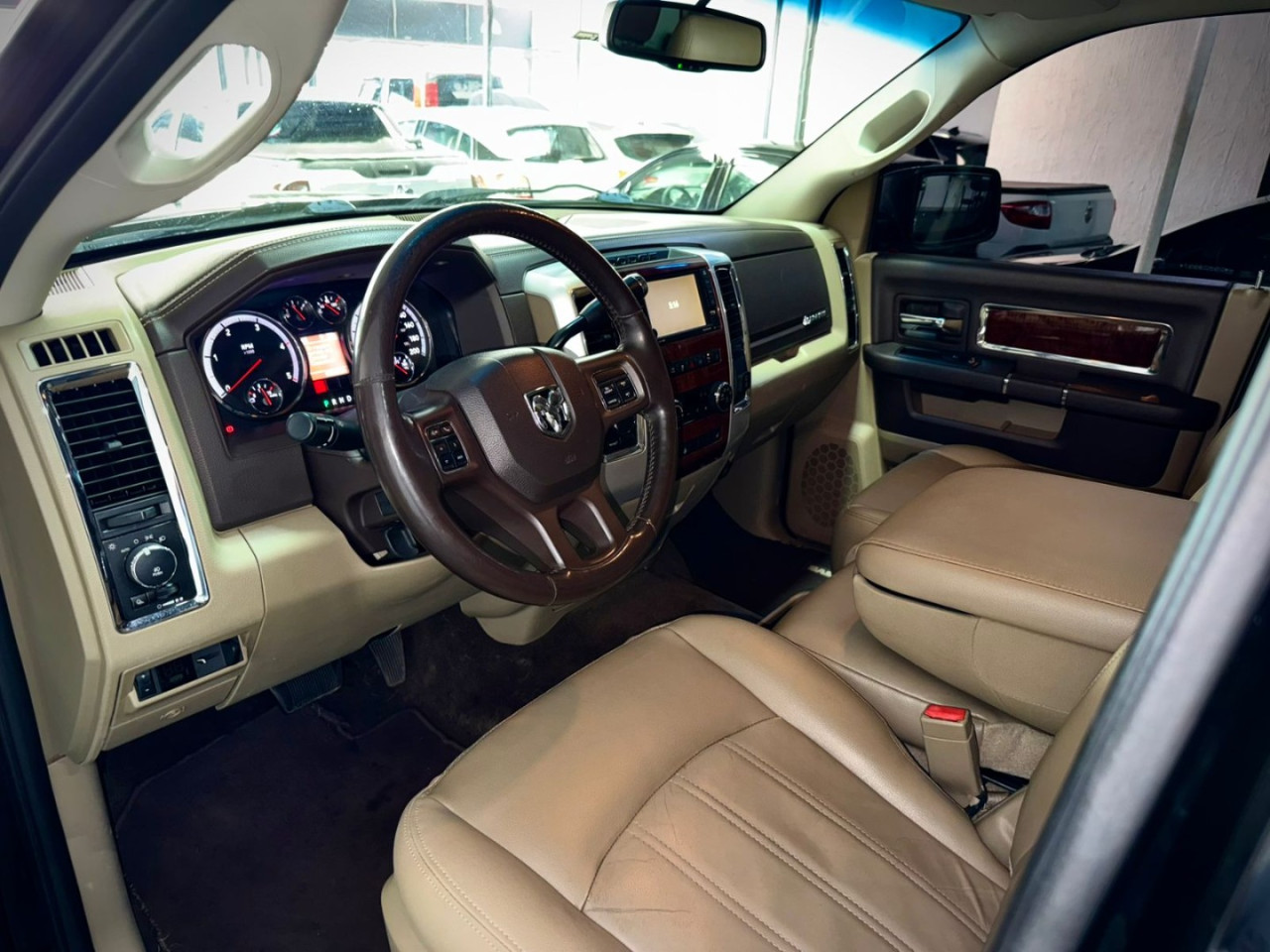 RAM 2500 6.7 I6 24V SLT CABINE DUPLA TURBO DIESEL LARAMIE 4X4 AUTOMÁTICO