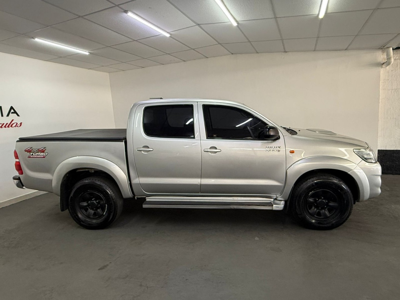 TOYOTA Hilux Caminhonete 3.0 4P SR 4X4 TURBO DIESEL CABINE DUPLA AUTOMÁTICO