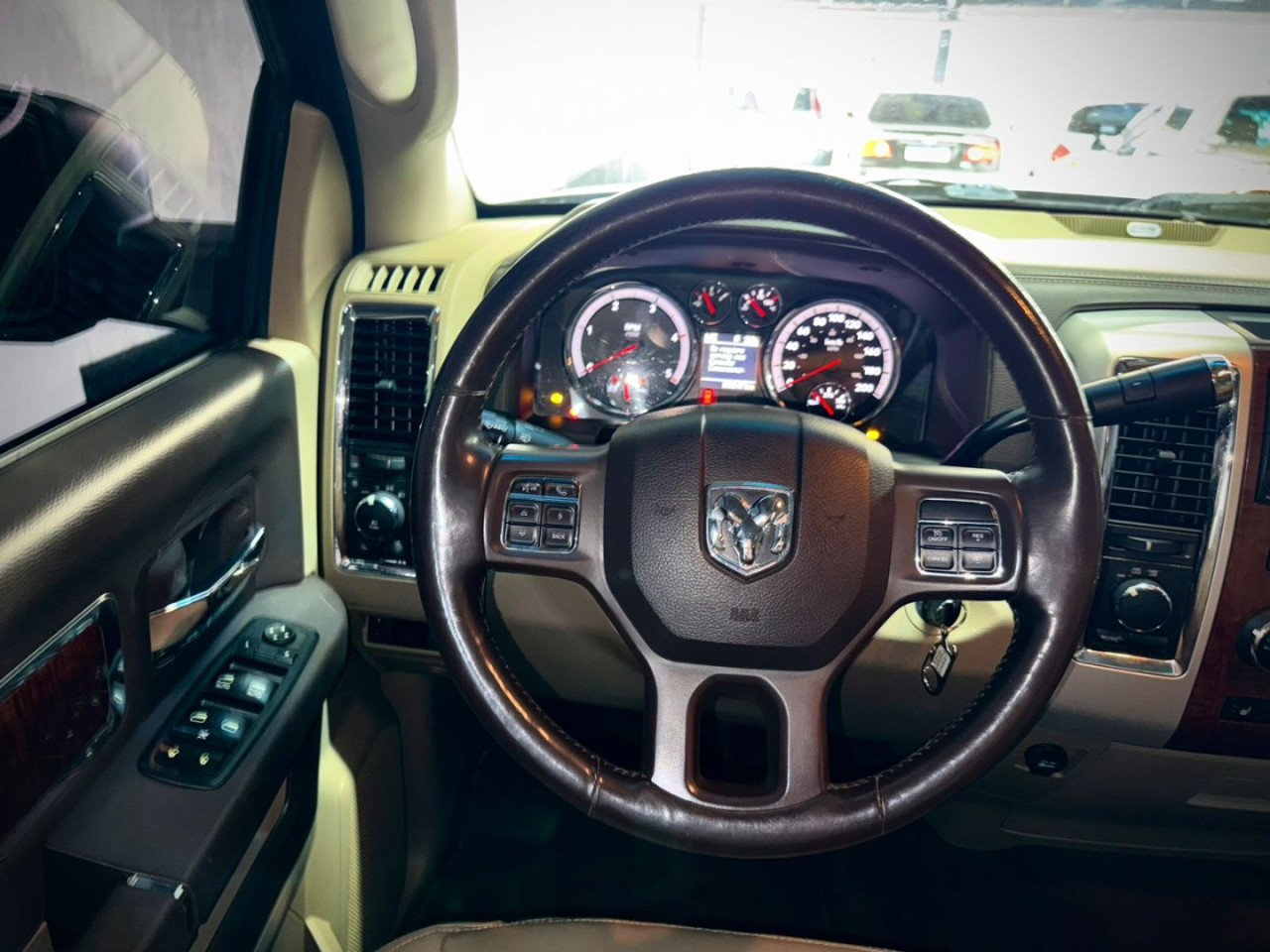 RAM 2500 6.7 I6 24V SLT CABINE DUPLA TURBO DIESEL LARAMIE 4X4 AUTOMÁTICO