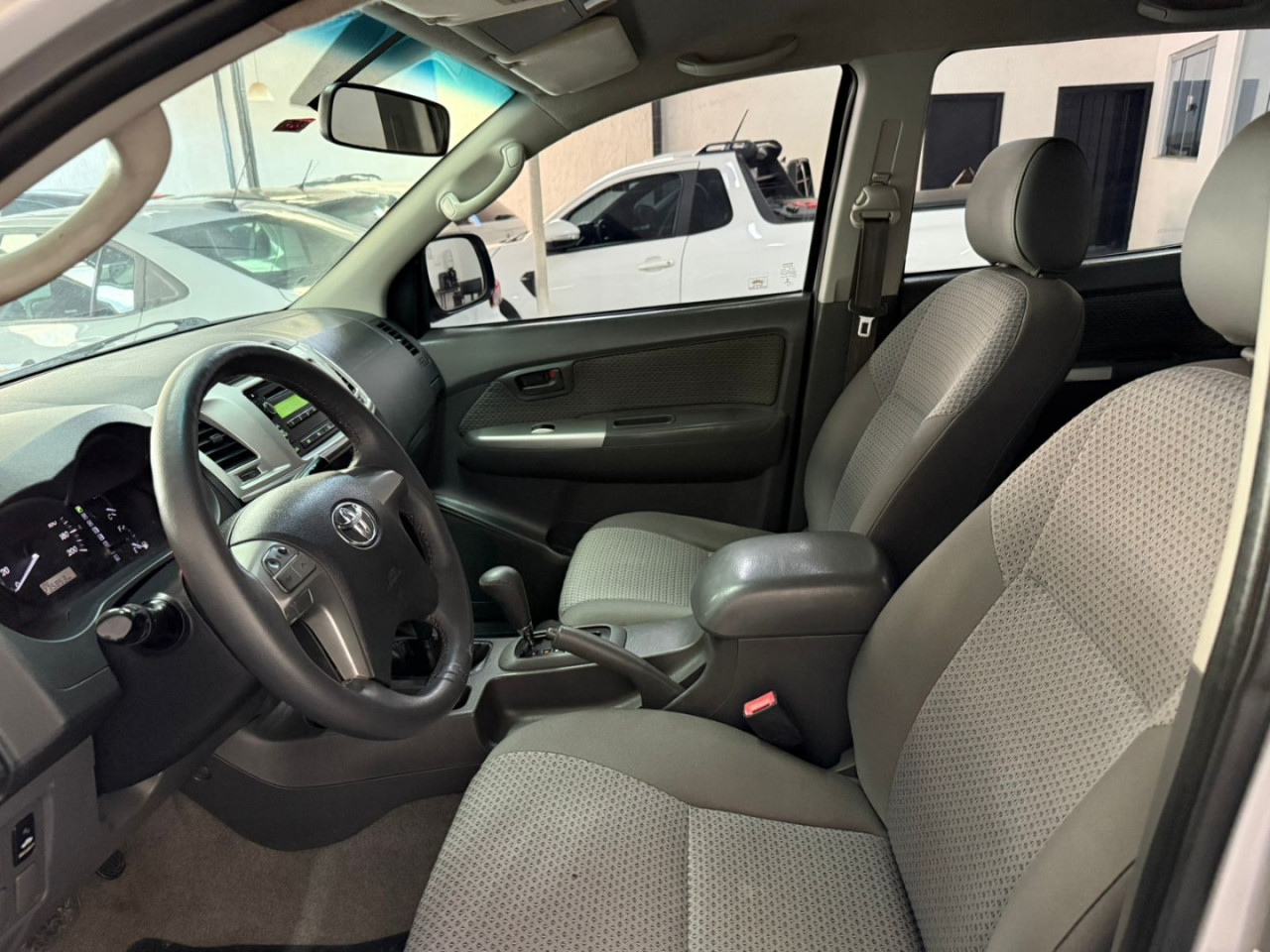 TOYOTA Hilux Caminhonete 3.0 4P SR 4X4 TURBO DIESEL CABINE DUPLA AUTOMÁTICO