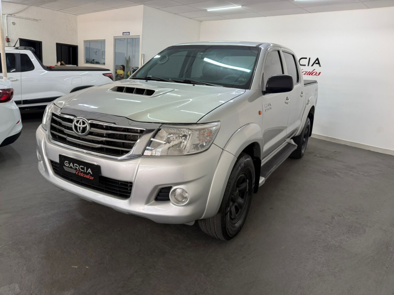 TOYOTA Hilux Caminhonete 3.0 4P SR 4X4 TURBO DIESEL CABINE DUPLA AUTOMÁTICO