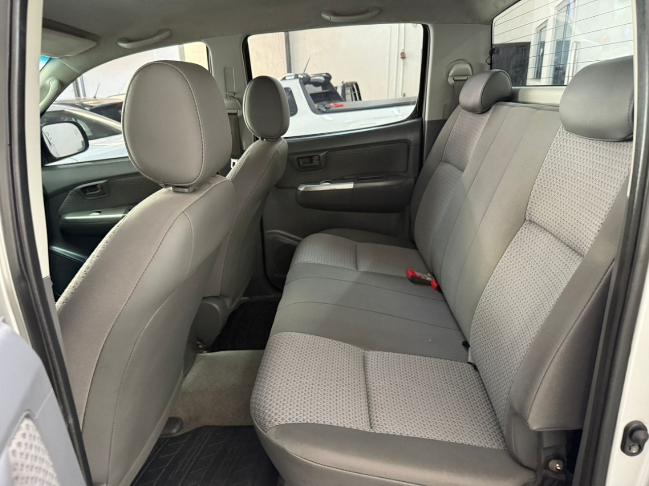 TOYOTA Hilux Caminhonete 3.0 4P SR 4X4 TURBO DIESEL CABINE DUPLA AUTOMÁTICO