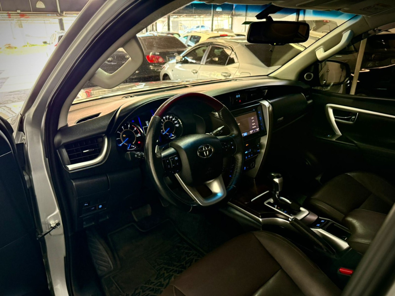 TOYOTA Hilux SW4 2.8 4P SRX 4X4 7 LUGARES TURBO DIESEL AUTOMÁTICO