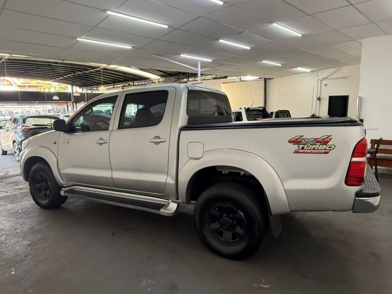 TOYOTA Hilux Caminhonete 3.0 4P SR 4X4 TURBO DIESEL CABINE DUPLA AUTOMÁTICO