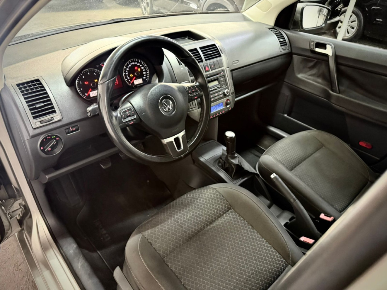 VOLKSWAGEN Polo Sedan 2.0 4P COMFORTLINE