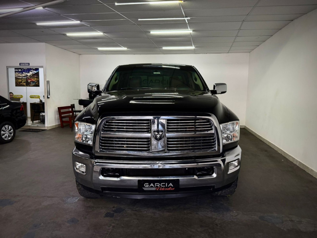 RAM 2500 6.7 I6 24V SLT CABINE DUPLA TURBO DIESEL LARAMIE 4X4 AUTOMÁTICO