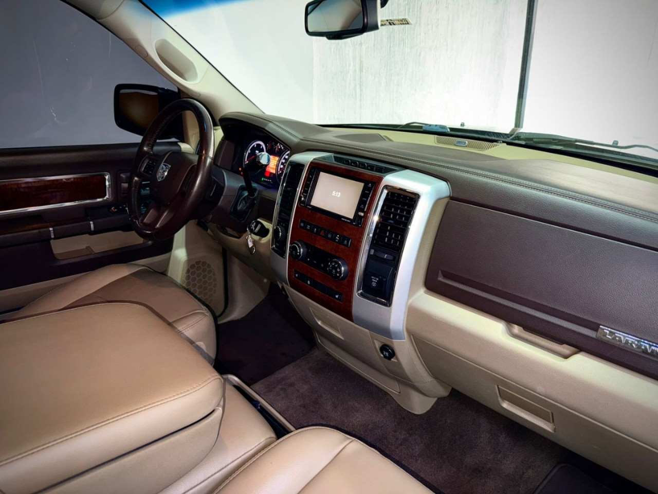 RAM 2500 6.7 I6 24V SLT CABINE DUPLA TURBO DIESEL LARAMIE 4X4 AUTOMÁTICO