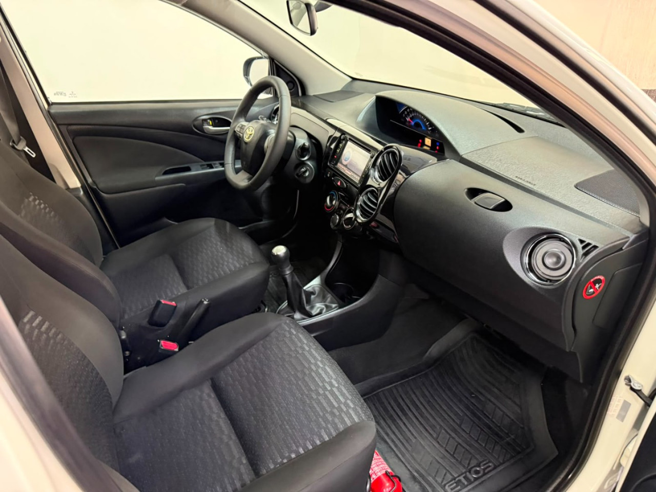 TOYOTA Etios Hatch 1.5 16V 4P FLEX XLS