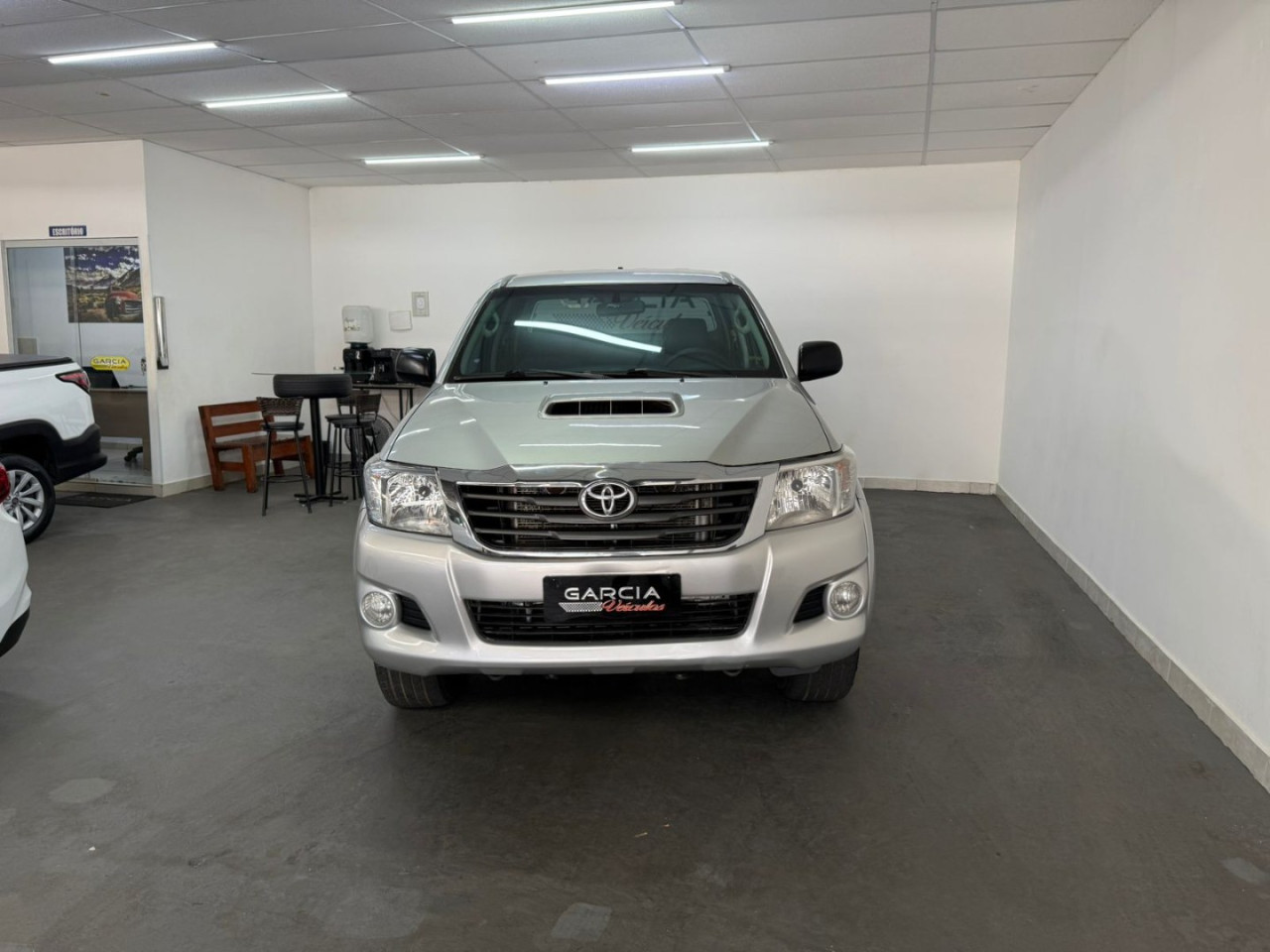 TOYOTA Hilux Caminhonete 3.0 4P SR 4X4 TURBO DIESEL CABINE DUPLA AUTOMÁTICO