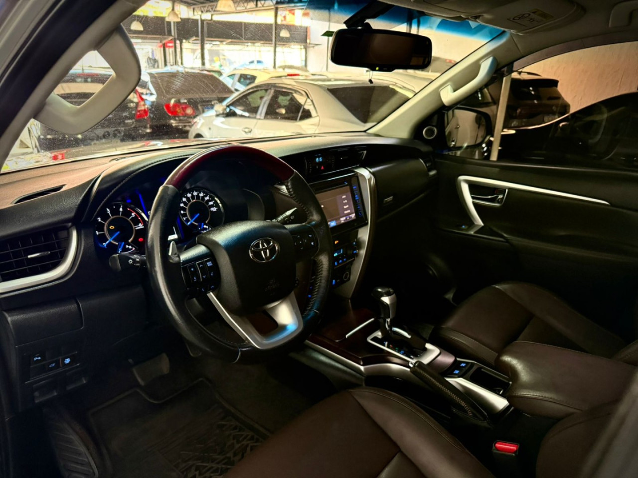 TOYOTA Hilux SW4 2.8 4P SRX 4X4 7 LUGARES TURBO DIESEL AUTOMÁTICO